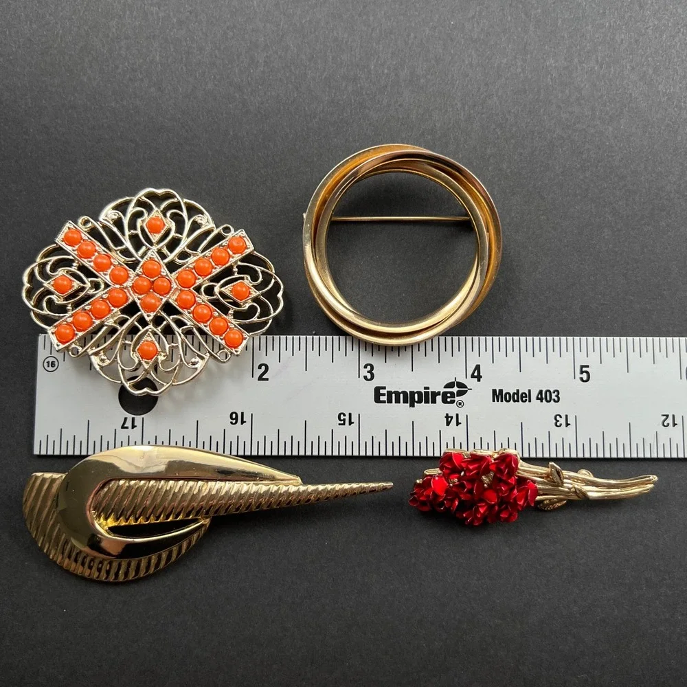Vintage Brooch Lot of 8 Gold Tone Some Signed Sarah Coventry MJent Avon